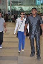 sonakshi Sinha snapped at domestic airport on 27th Feb 2013 (2).JPG